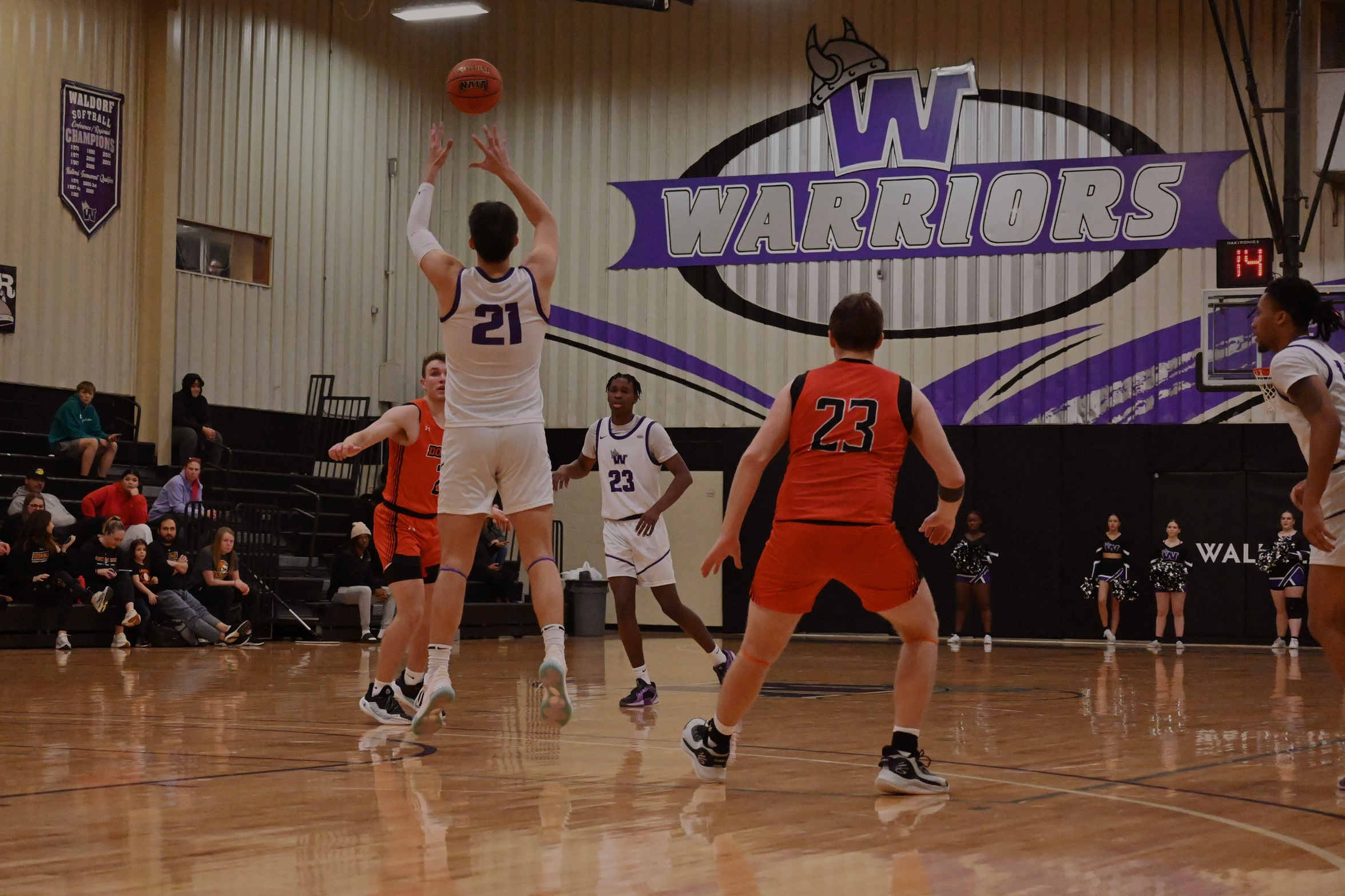 Waldorf Comes Up Short against RV Morningside University