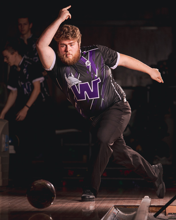 Men's bowling hits the lanes in Cedar Rapids